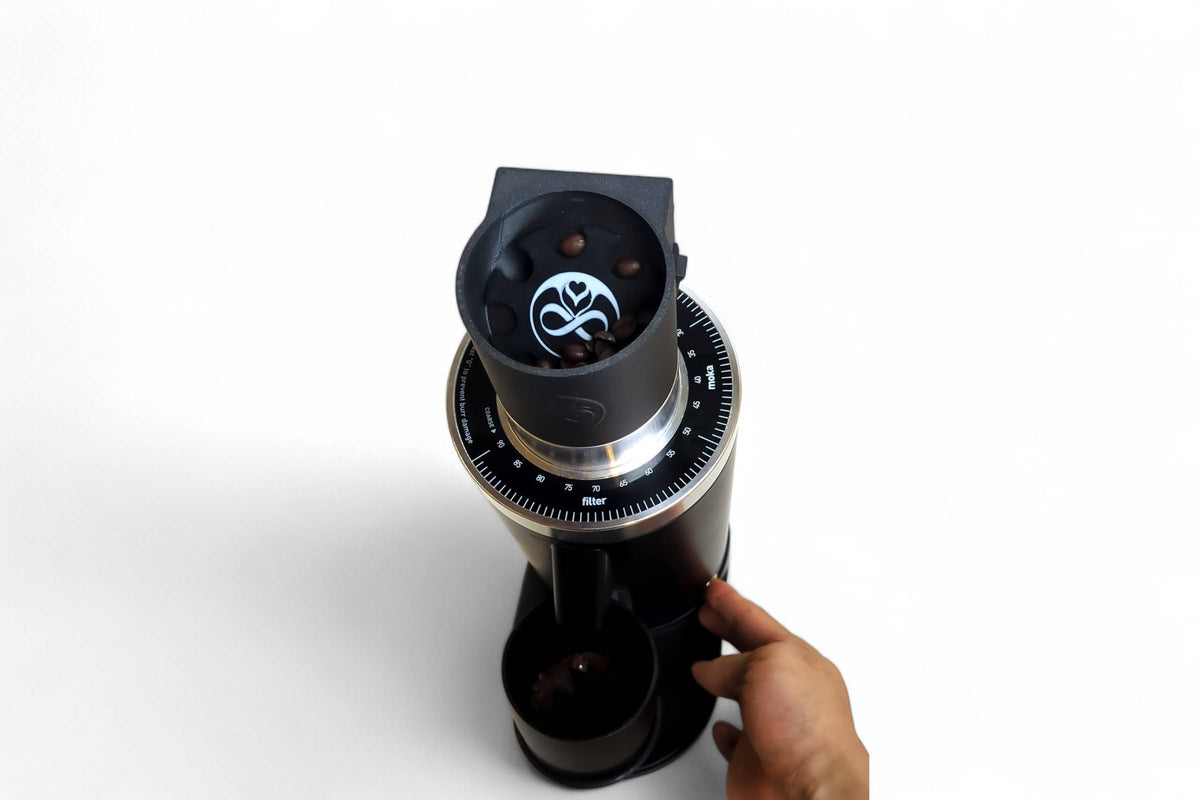 The first CremaLoop electric slow feeder on a DF grinder, 2024