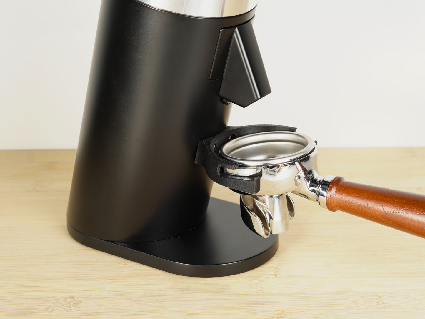 DF54 Improved Portafilter Holder and Magnetic Funnel (58mm size, 2 ears)