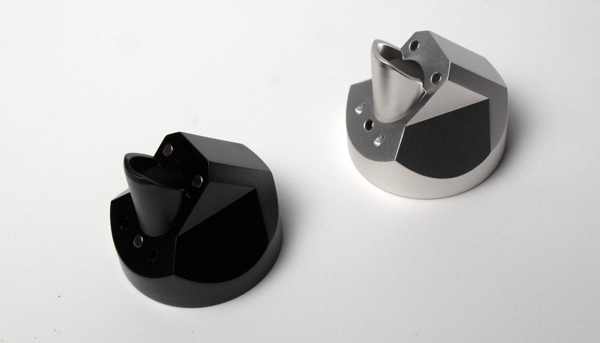 Machined aluminium grinder adapters for the Slow Feeder Metal in black and silver